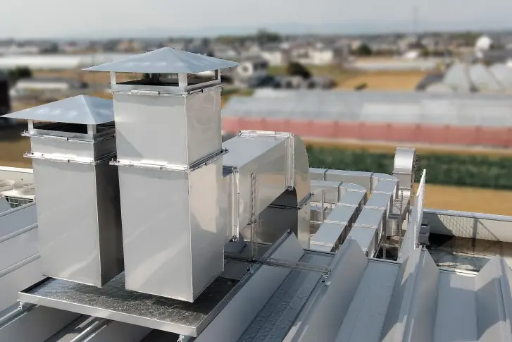 餃子工場の排気口と周辺