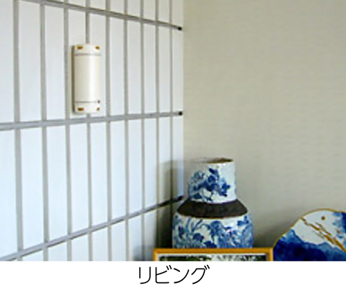 リビングの壁面に取り付けた森のカプセル