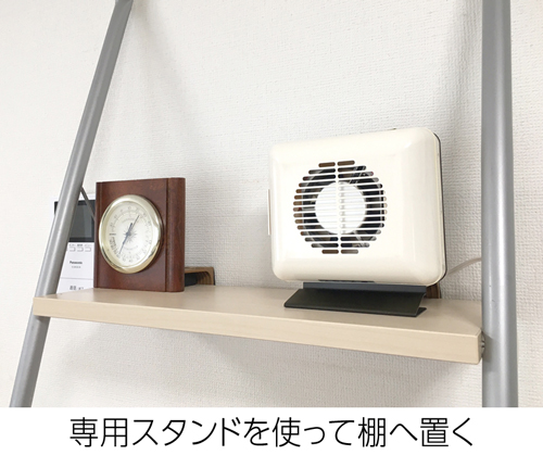 リビングの棚に卓上設置したミニフォレスト