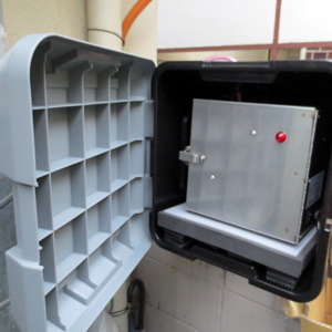 消臭器と収納ボックス