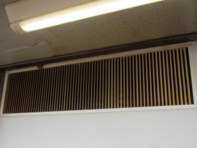 ピザ屋の厨房排気口