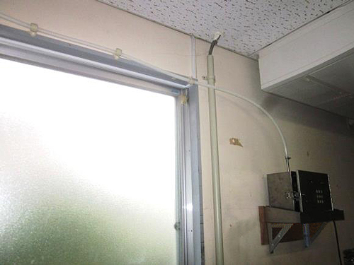 カレー屋に取り付けた消臭器
